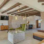 Spacious Country With Private Pool