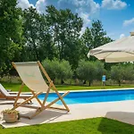 Spacious Country With Private Pool Vila *
