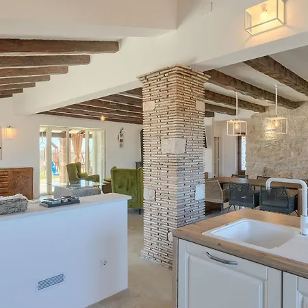 Vila Spacious Country With Private Pool *