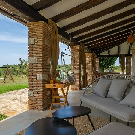 Vila Spacious Country With Private Pool