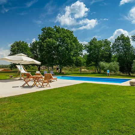 Villa Spacious Country With Private Pool Tar-Vabriga