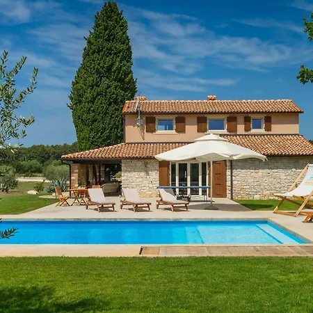 Spacious Country With Private Pool Villa *