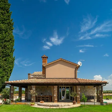 Spacious Country With Private Pool Villa *