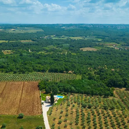 Vila Spacious Country With Private Pool