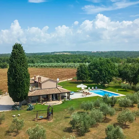 Villa Spacious Country With Private Pool