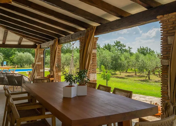 Spacious Country With Private Pool