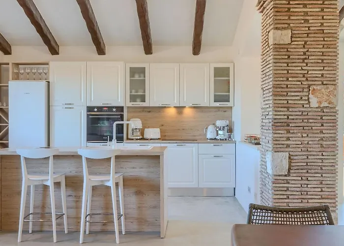 Villa Spacious Country With Private Pool