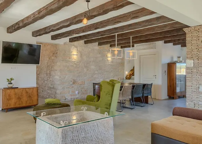 Spacious Country With Private Pool