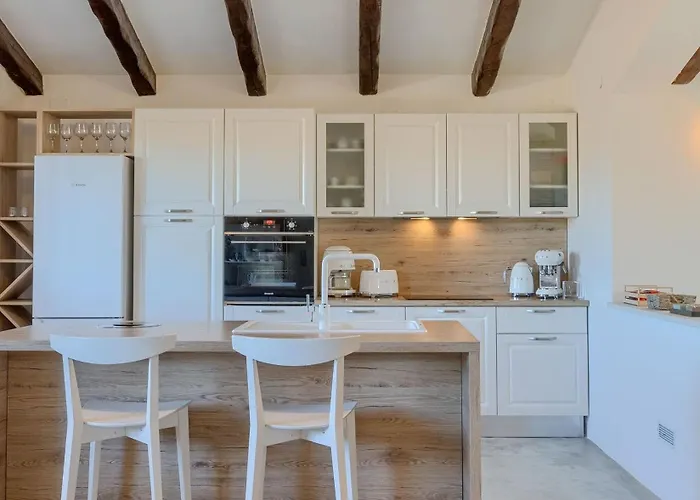 Spacious Country With Private Pool