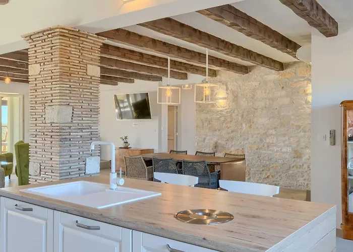 Spacious Country With Private Pool