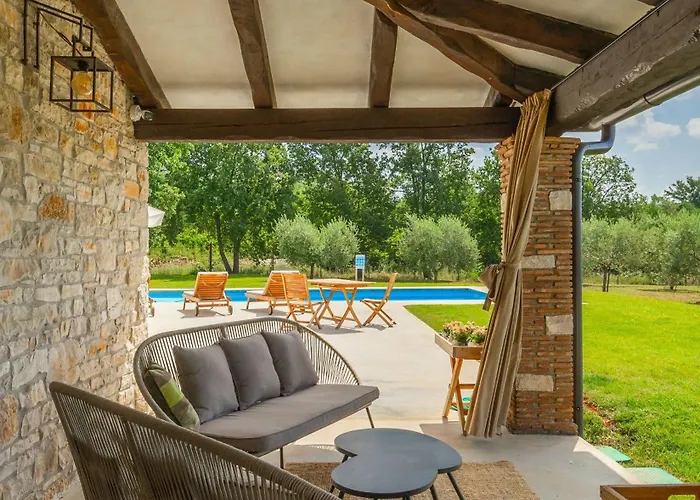 Spacious Country With Private Pool