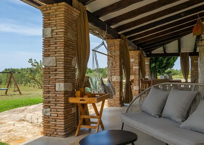 Villa Spacious Country With Private Pool