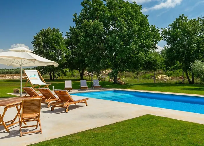 Spacious Country With Private Pool Villa