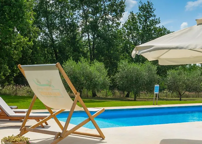 Spacious Country With Private Pool Villa *