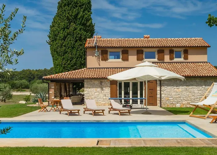 Spacious Country With Private Pool Villa *