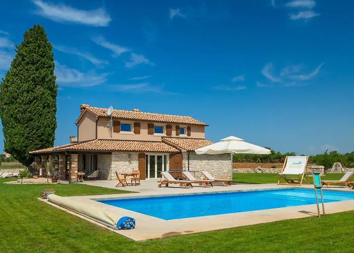Villa Spacious Country With Private Pool