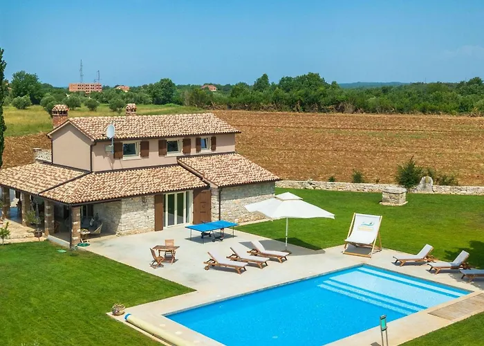 Spacious Country With Private Pool Villa