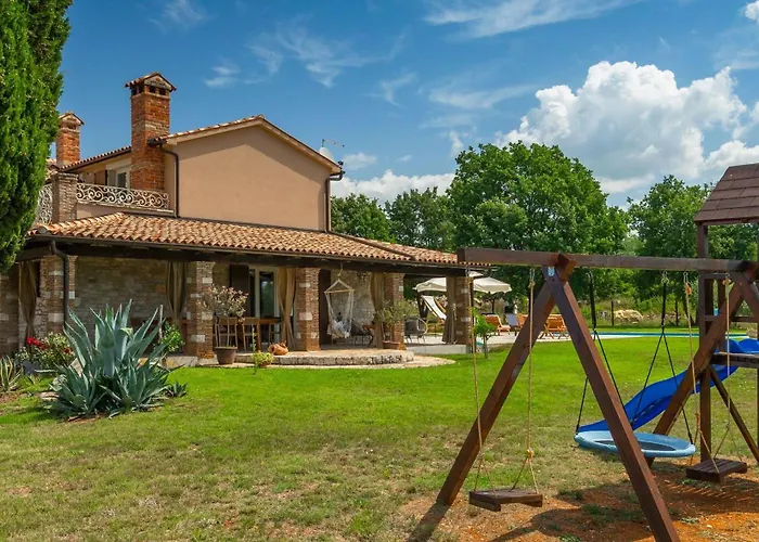 Spacious Country With Private Pool Villa *