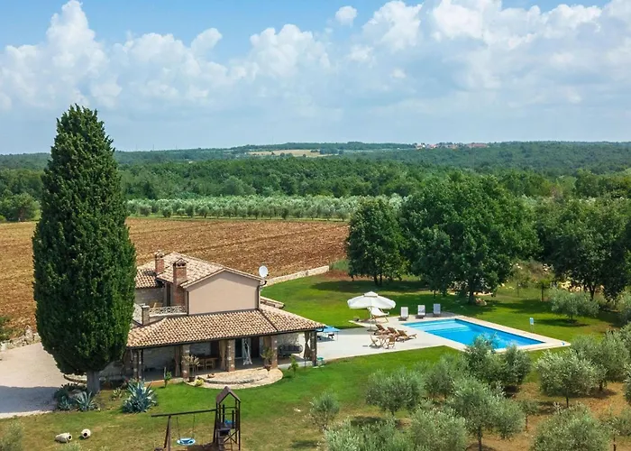 Villa Spacious Country With Private Pool