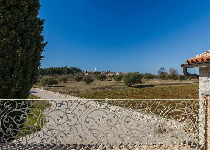 Spacious Country With Private Pool Villa *