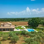 Spacious Country With Private Pool *