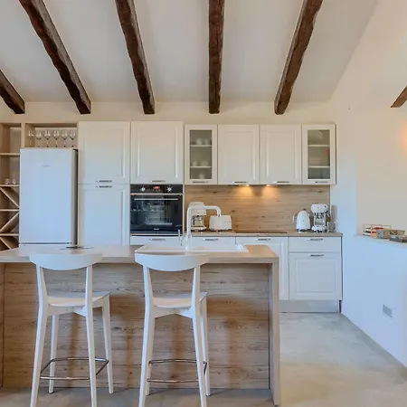 Spacious Country With Private Pool