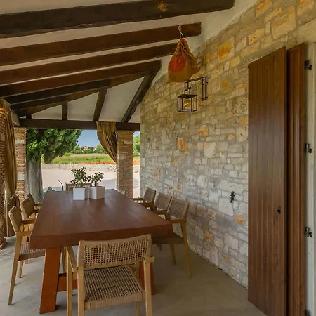 Vila Spacious Country With Private Pool