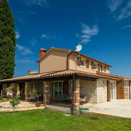 Spacious Country With Private Pool Villa