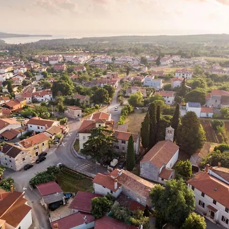 Spacious Country With Private Pool *